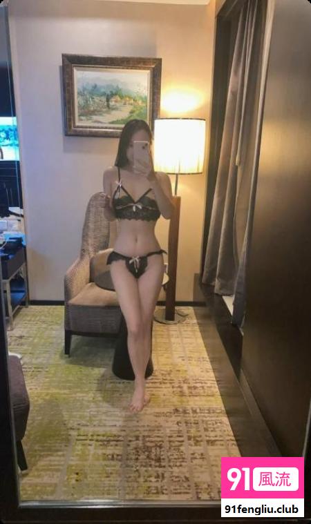 性感迷人翘臀妹